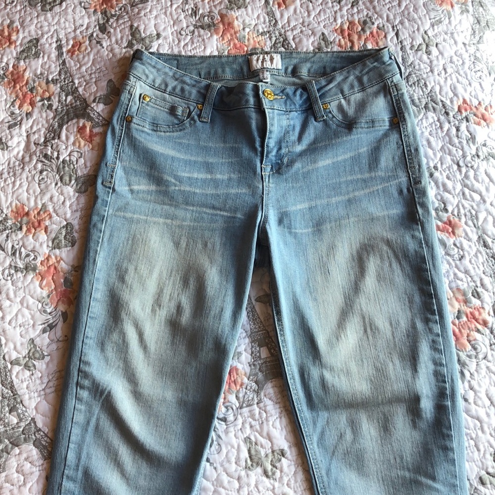 Mid-rise light blue skinny jeans